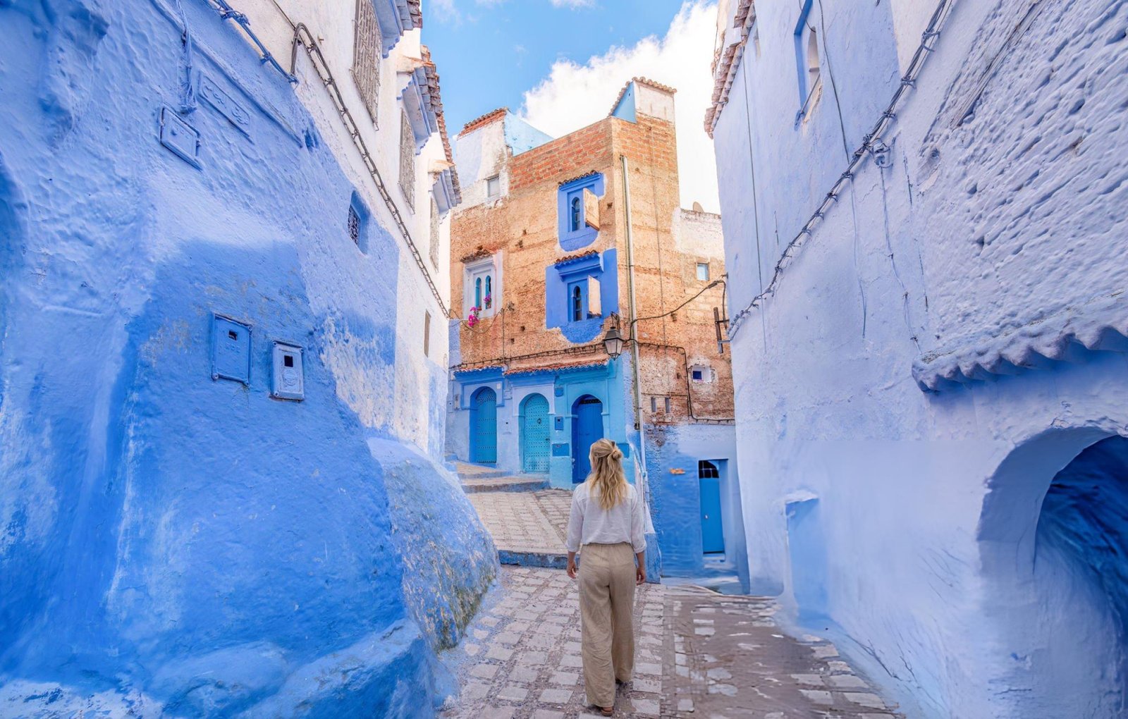 Solo female traveler discovering Morocco Morocco itinerary for solo female travelers